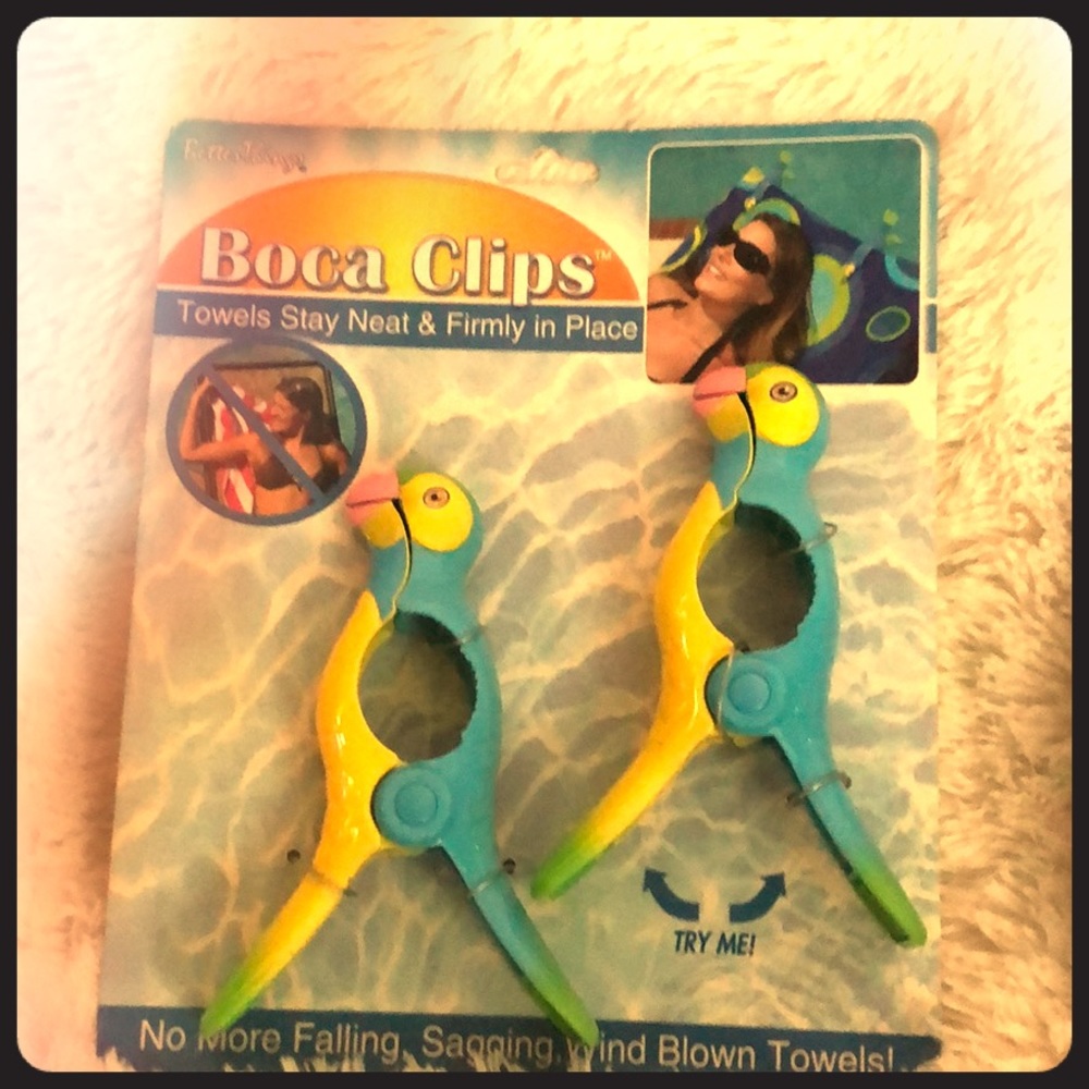 Beach towel clips